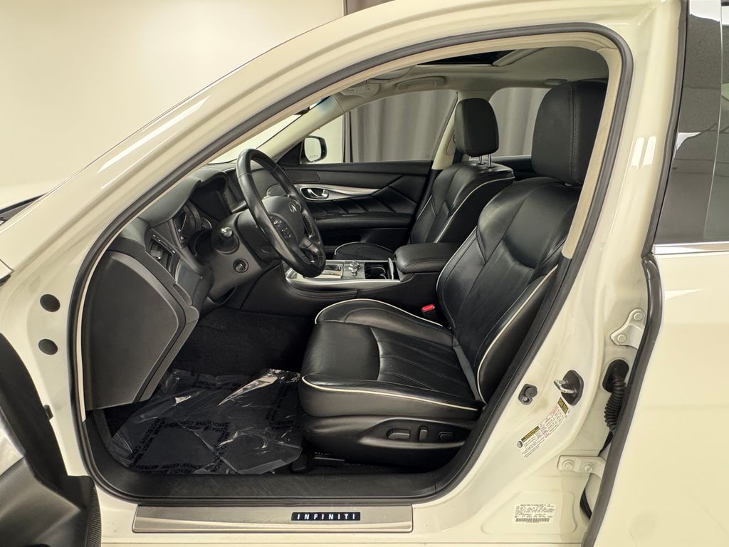 2019 Infiniti Q70 photo 11