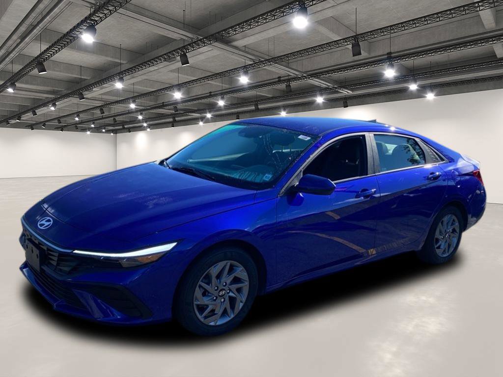 2024 Hyundai Elantra SEL photo 3