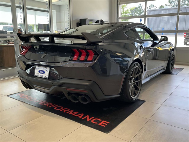 2025 Ford Mustang Dark Horse photo 3