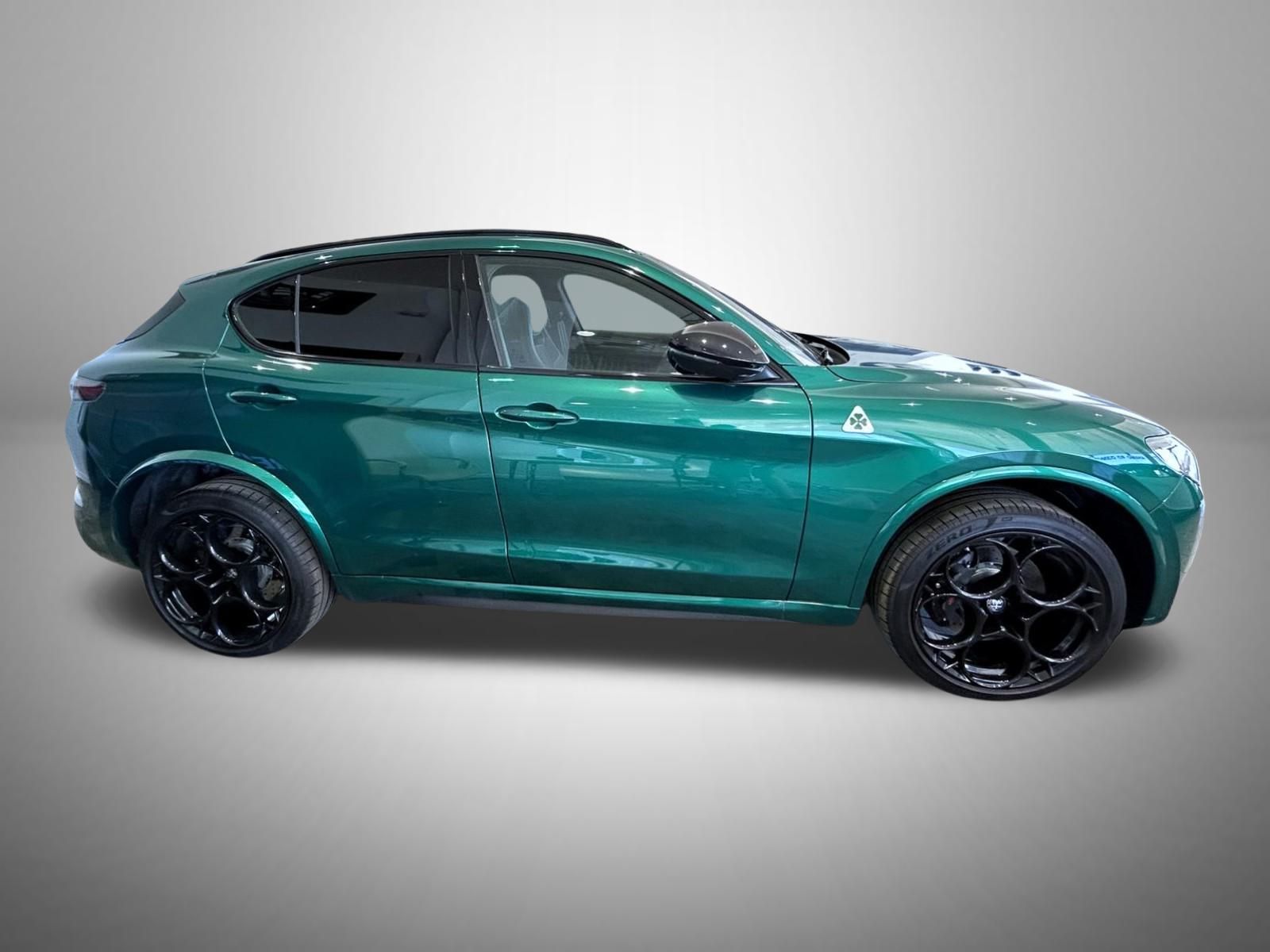 2024 Alfa Romeo Stelvio Quadrifoglio photo 4