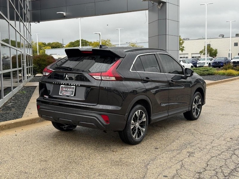 2022 Mitsubishi Eclipse Cross SE photo 3