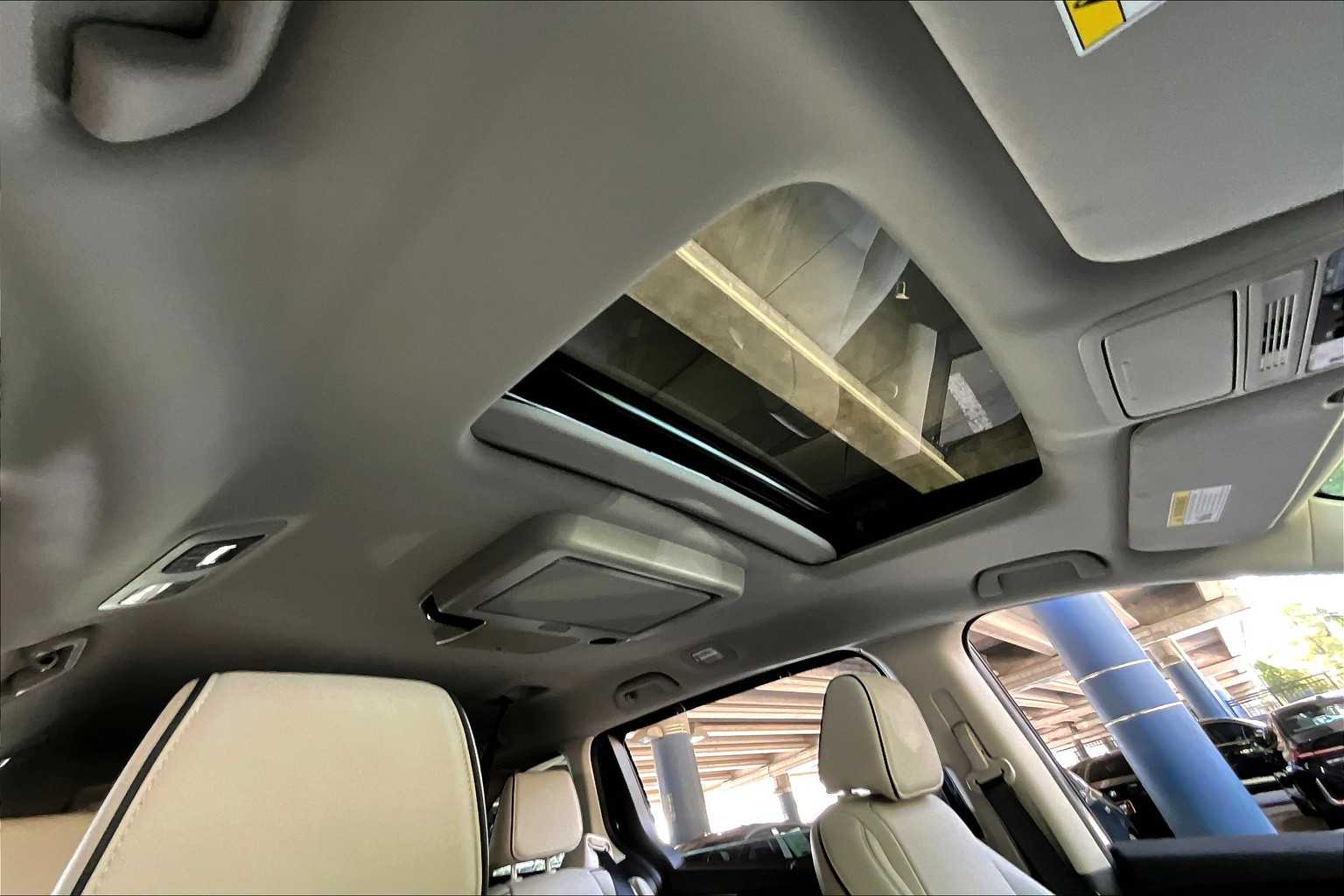 2025 Honda Odyssey Touring photo 13