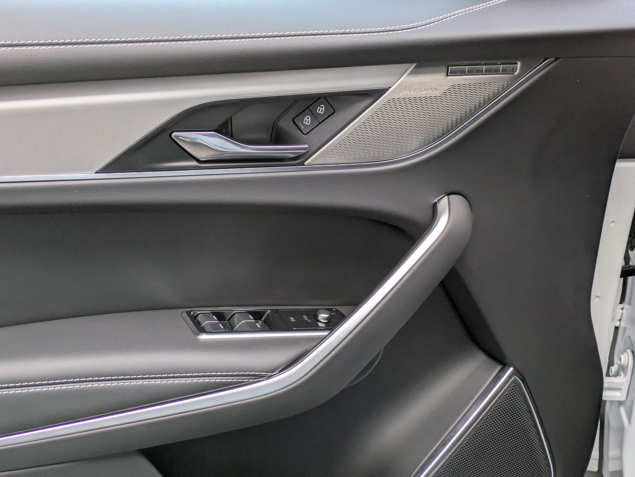 2026 Jaguar F-PACE P400 R-Dynamic S photo 18