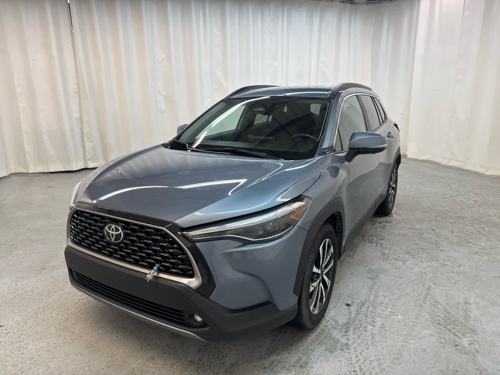 2024 Toyota Corolla Cross XLE's photo