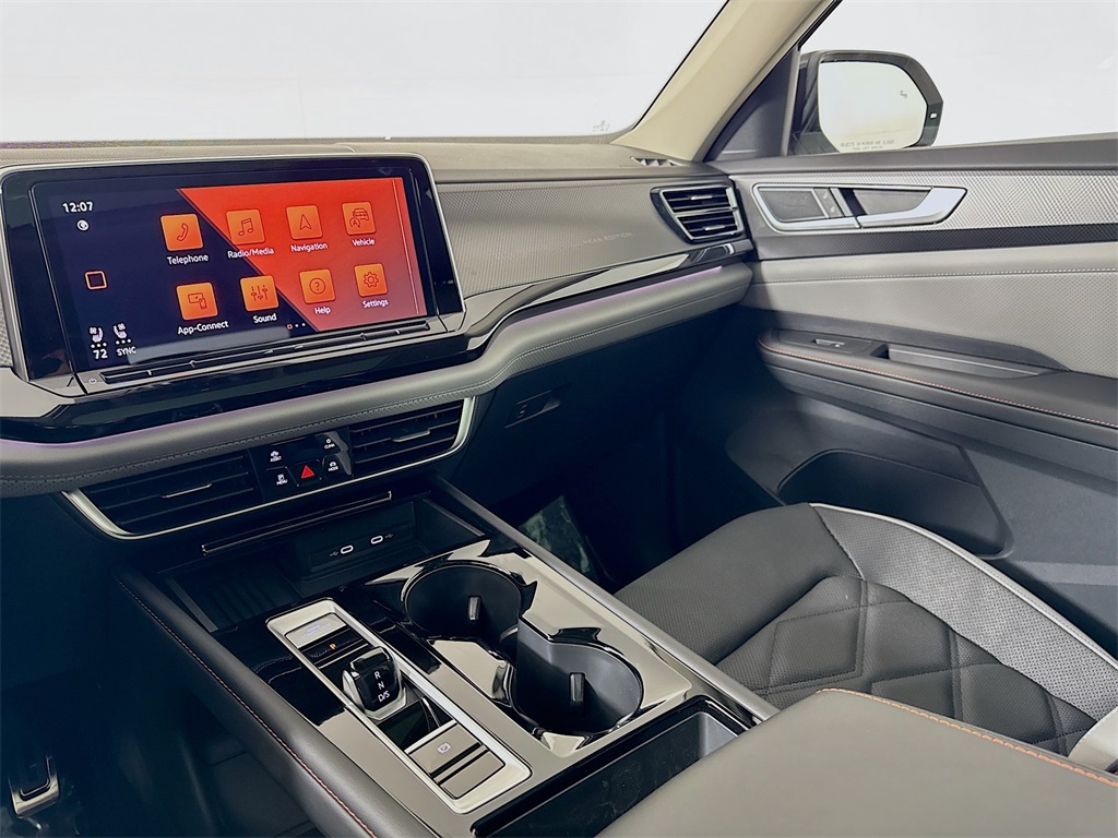 2025 Volkswagen Atlas Peak Edition SE photo 9