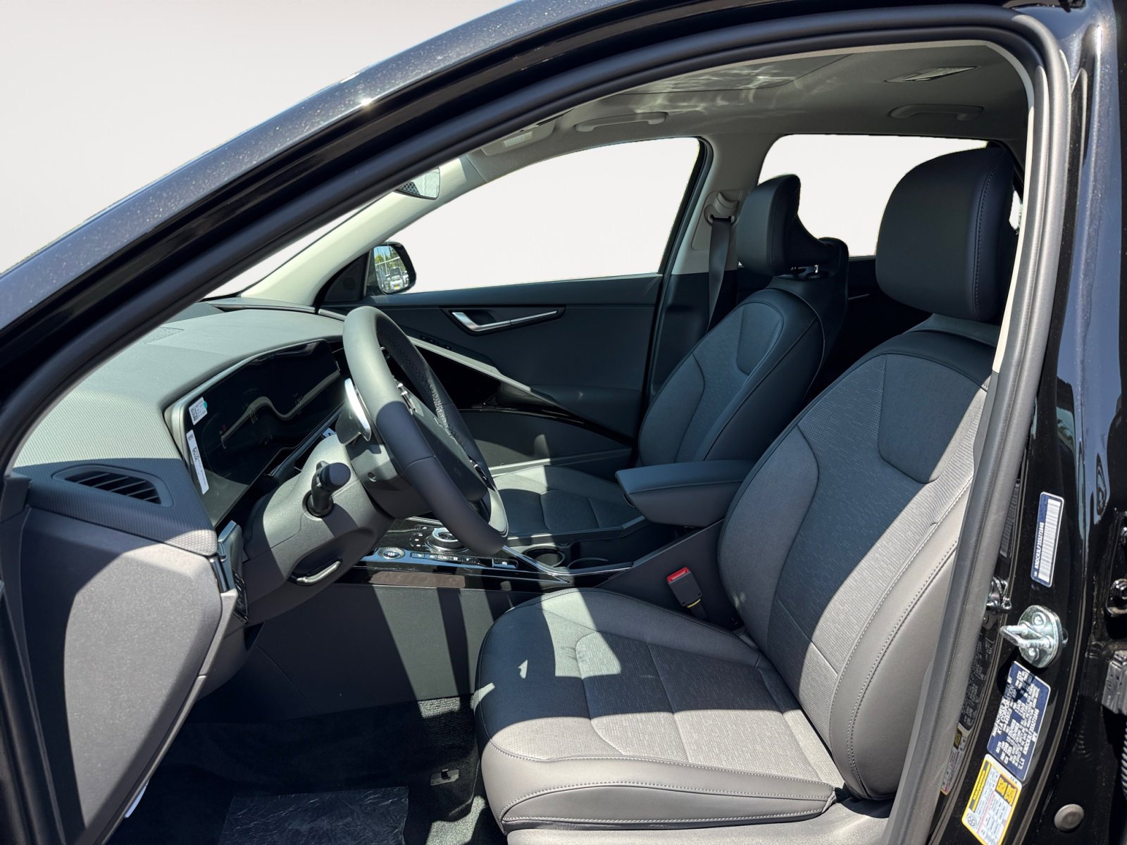 2025 Kia Niro Plug-In Hybrid SX Touring photo 8