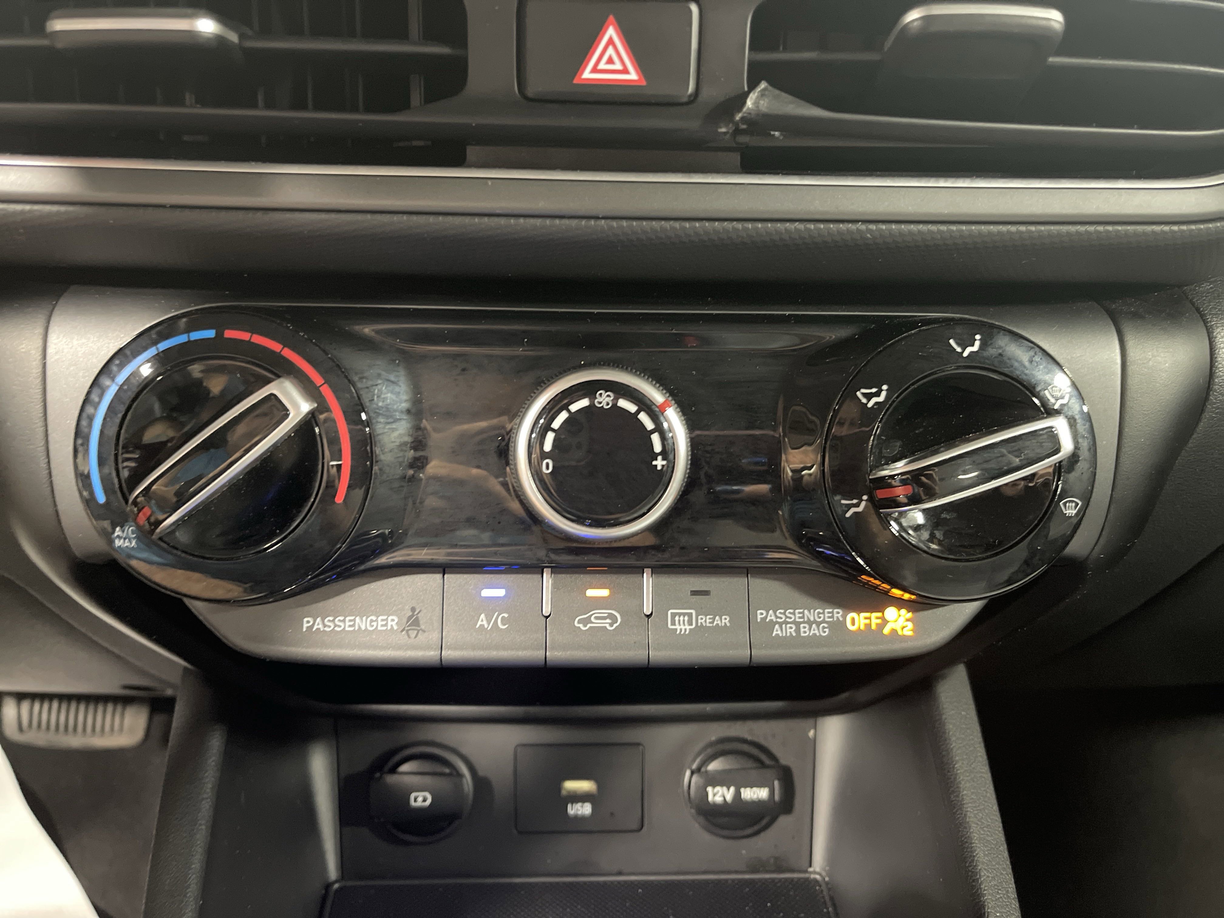 2022 Hyundai Kona SEL photo 13