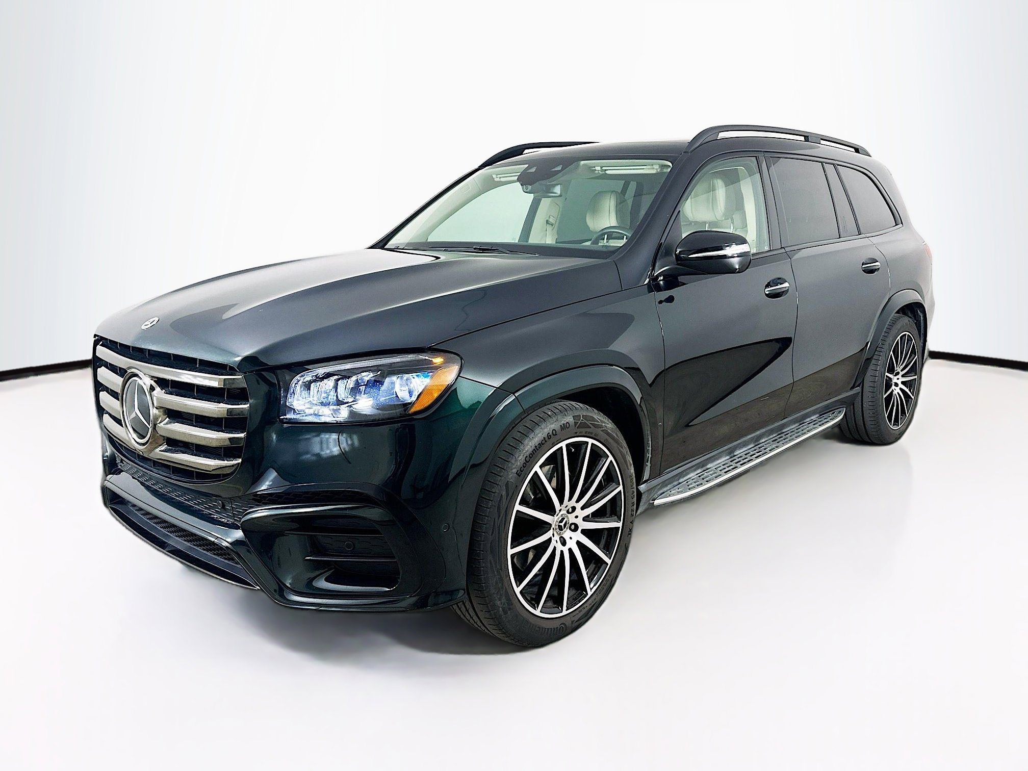 2025 Mercedes Benz GLS 450 4MATIC photo 2