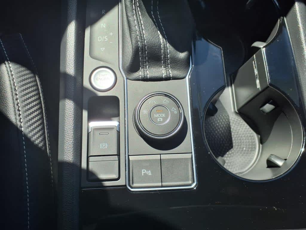 2023 Volkswagen Atlas Cross Sport SEL R-Line photo 21