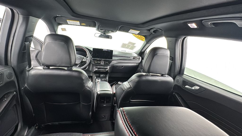 2024 Ford Escape ST-Line Select photo 18