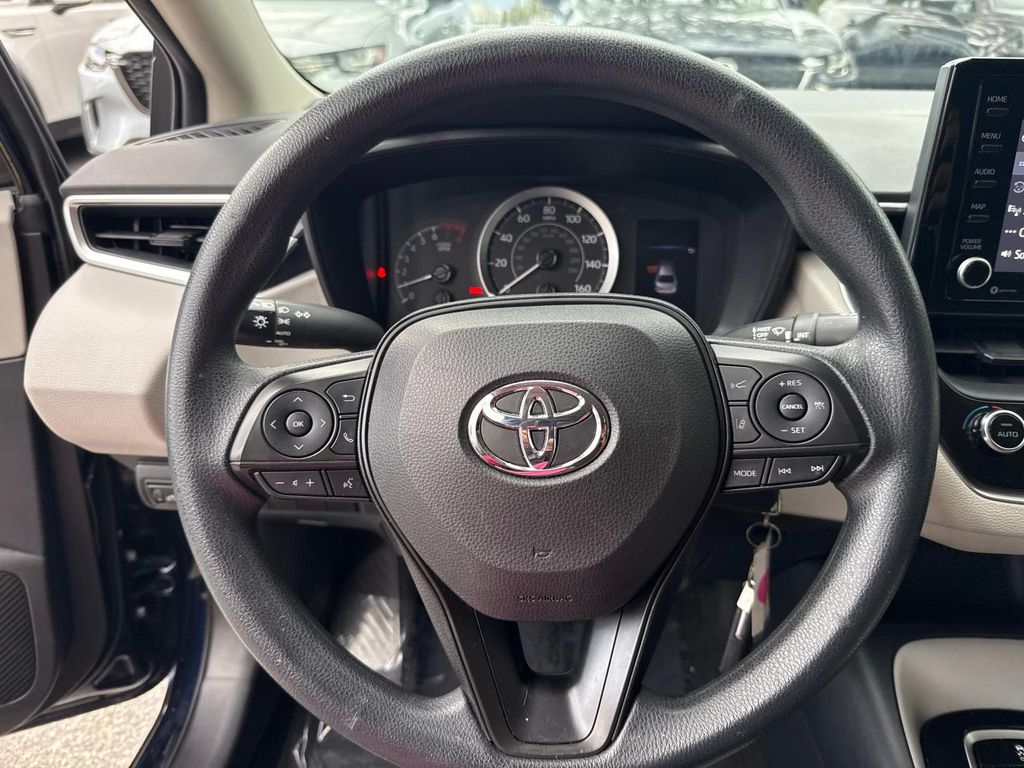 2022 Toyota Corolla LE photo 31