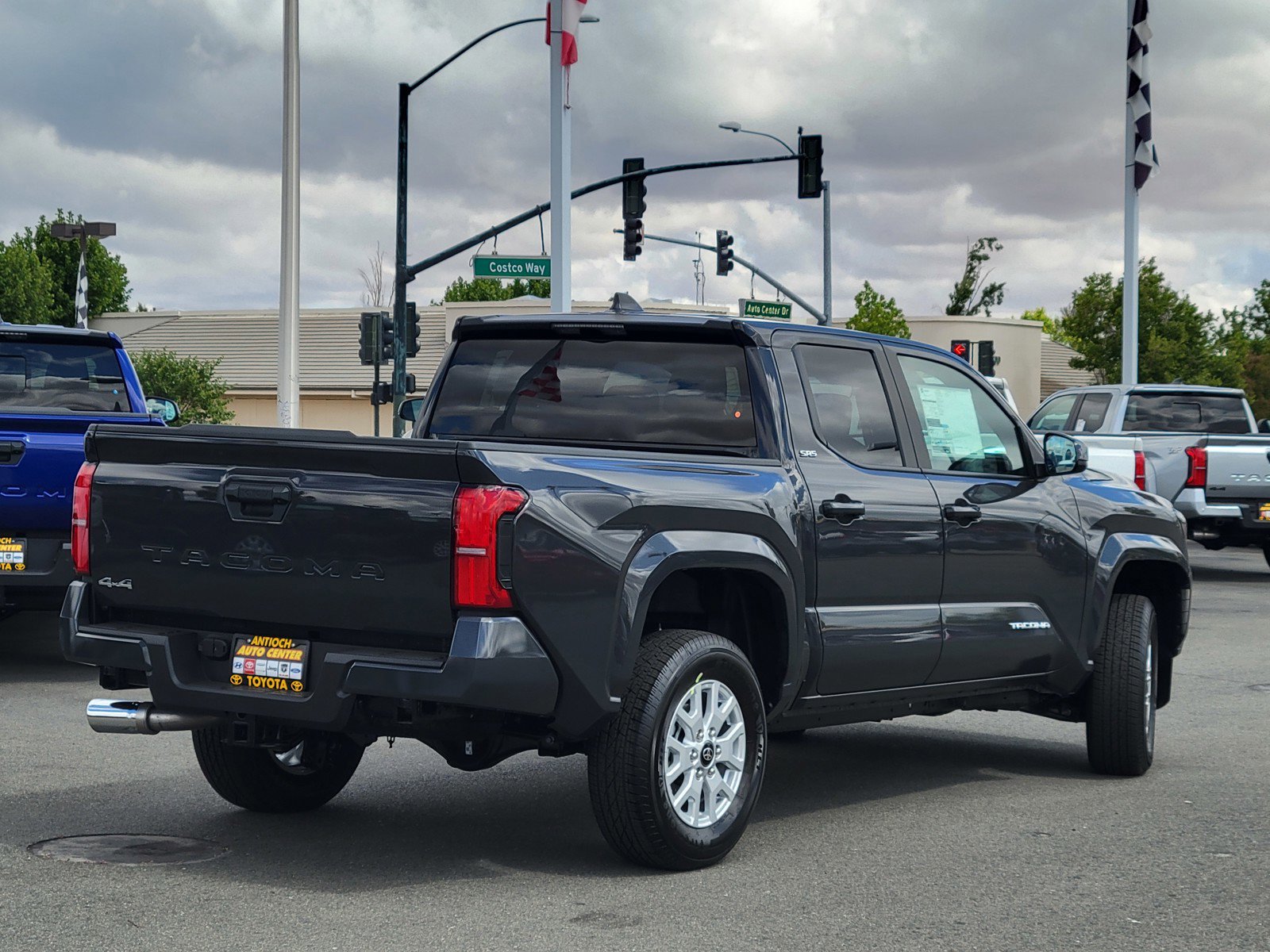 2025 Toyota Tacoma SR5 Double Cab photo 4