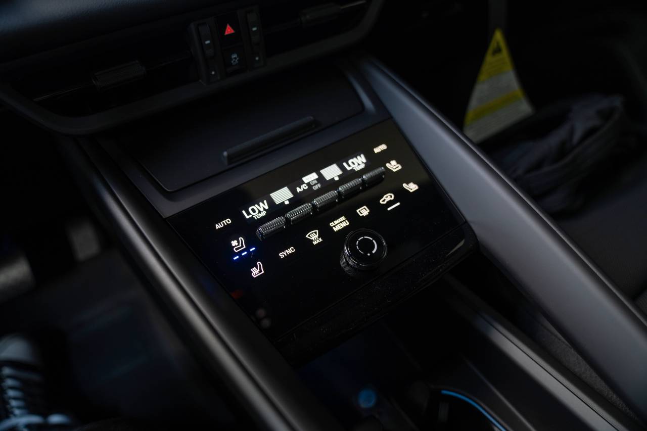 2025 Porsche Macan 4 Electric photo 20