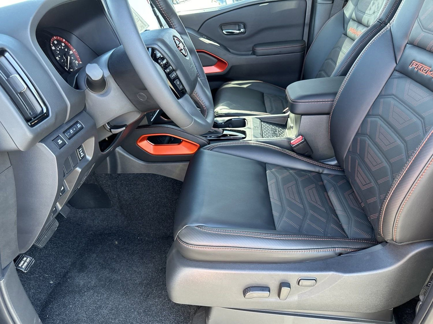 2025 Nissan Frontier PRO-4X photo 4