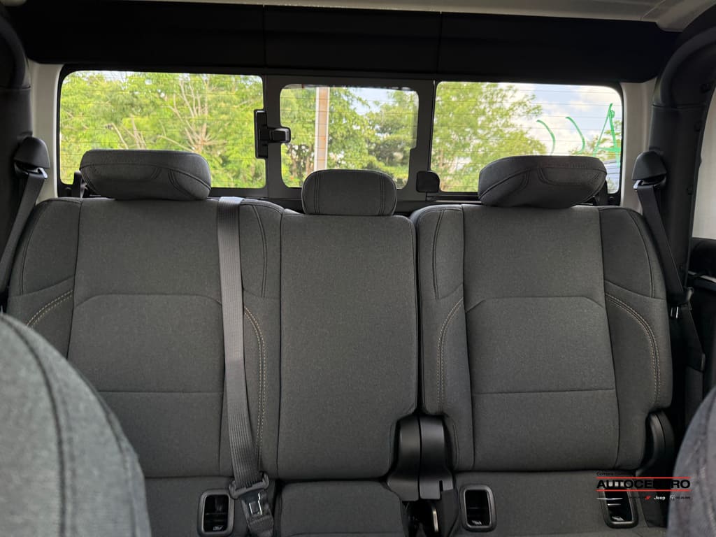 2025 Jeep Gladiator Sport photo 3