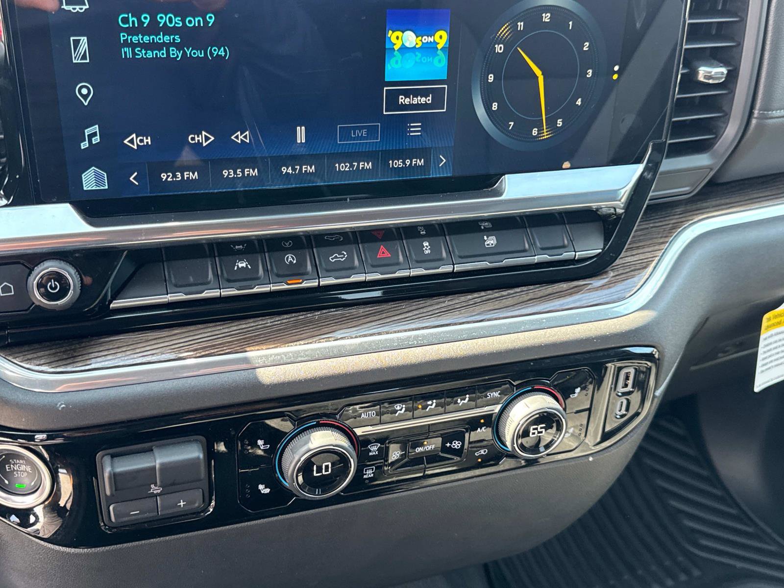 2025 Chevrolet Silverado 1500 LT photo 26