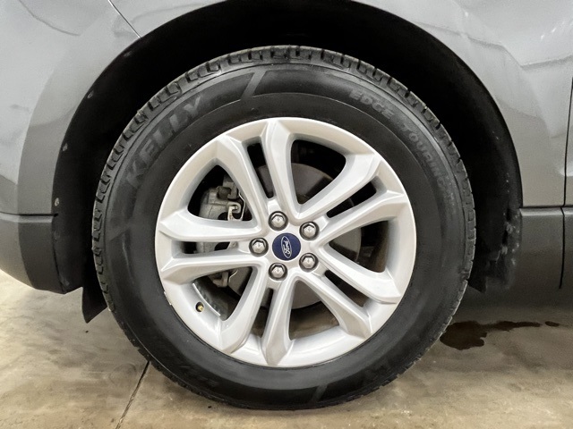 2019 Ford Edge SEL photo 9