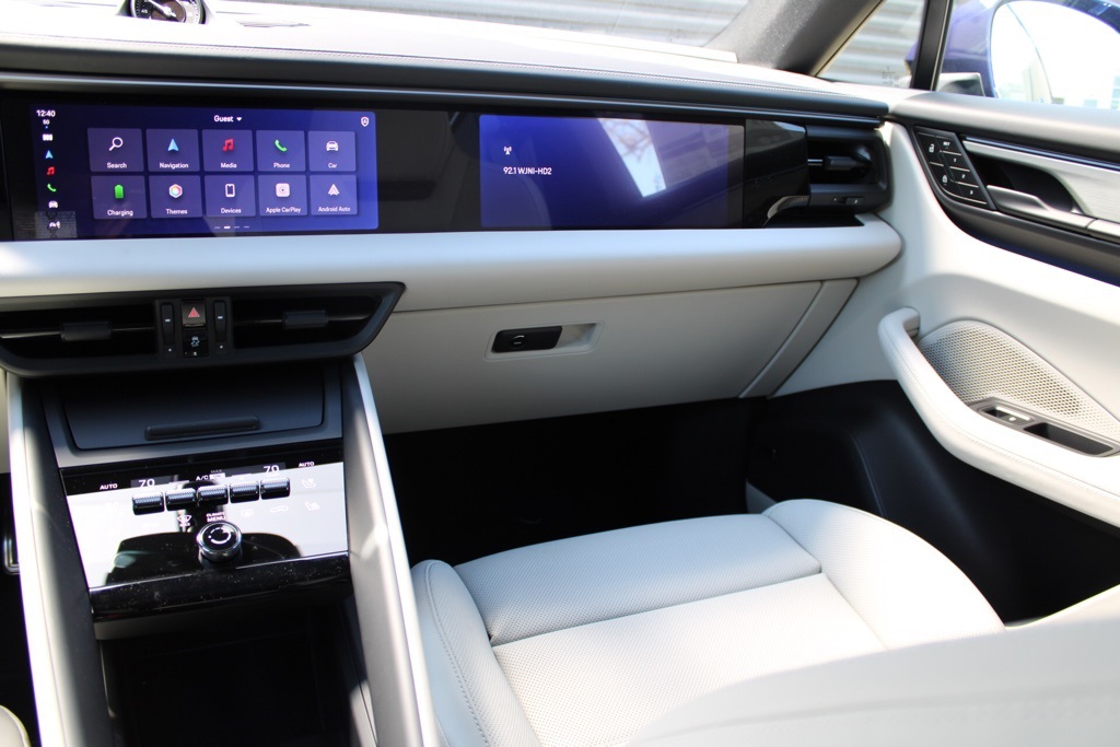 2025 Porsche Macan Electric photo 26