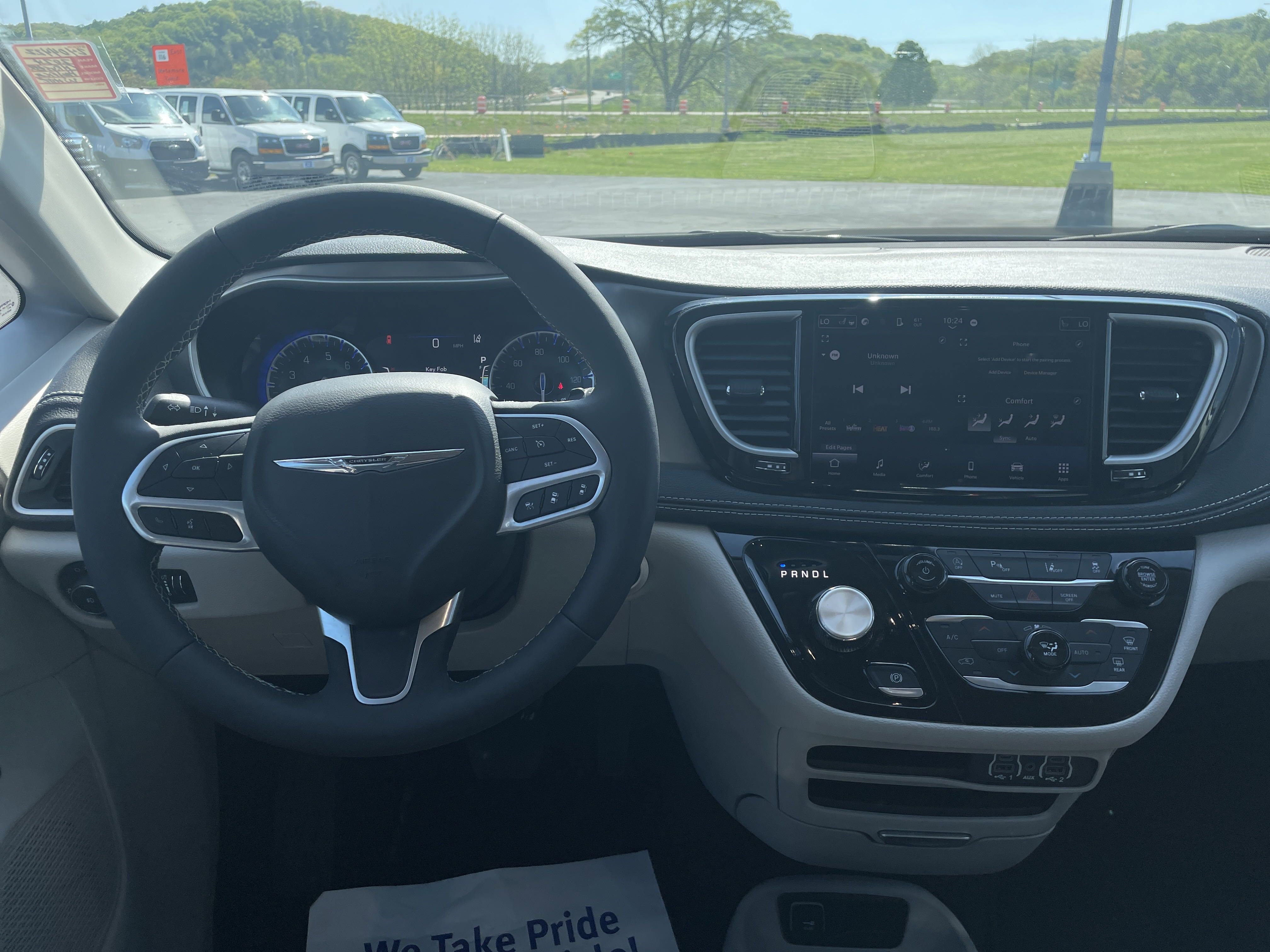 2024 Chrysler Pacifica Touring L photo 13