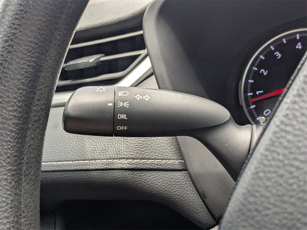 2021 Toyota RAV4 LE photo 27
