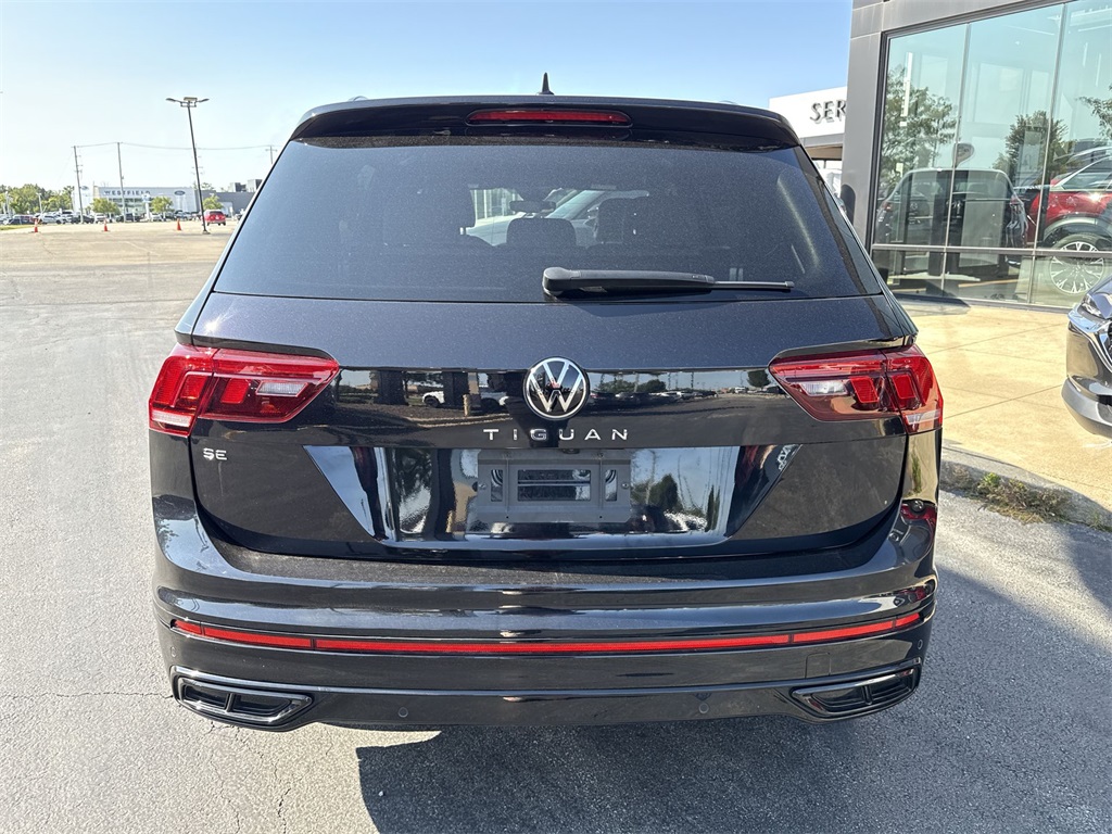 2023 Volkswagen Tiguan SE R-Line Black photo 2