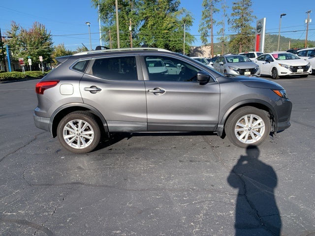 2019 Nissan Rogue Sport SV photo 2