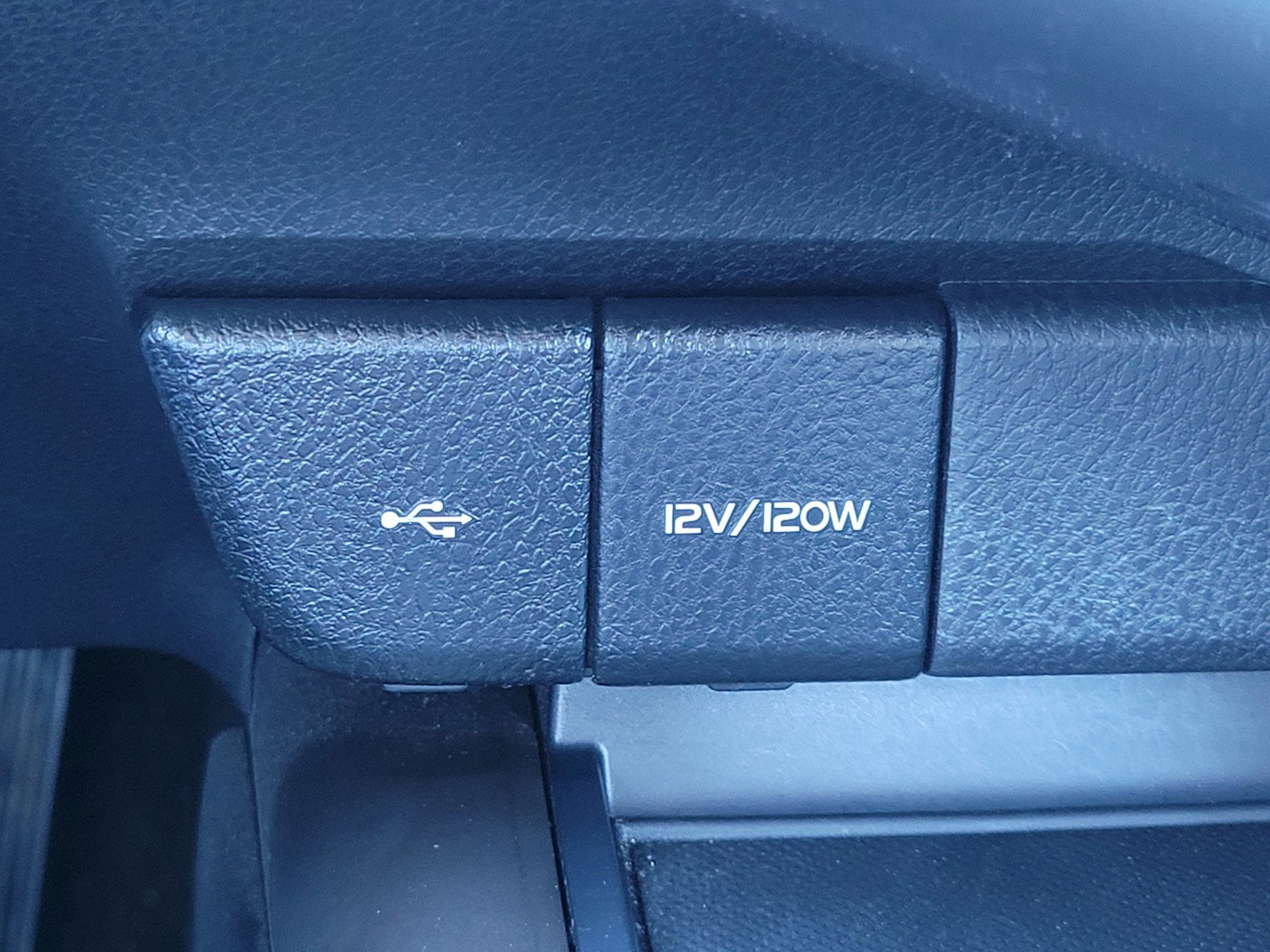 2023 Toyota Camry Hybrid LE photo 19