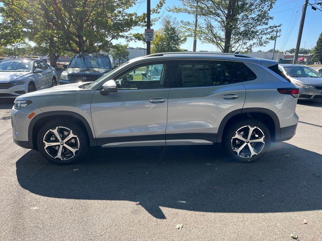 2025 Volkswagen Tiguan SE photo 3