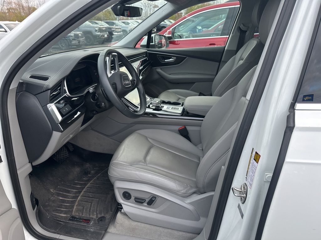 2023 Audi Q7 45 Premium photo 3