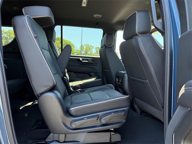 2025 Chevrolet Suburban Premier photo 6