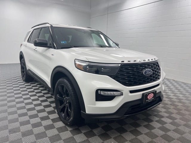 2022 Ford Explorer ST-LINE's photo