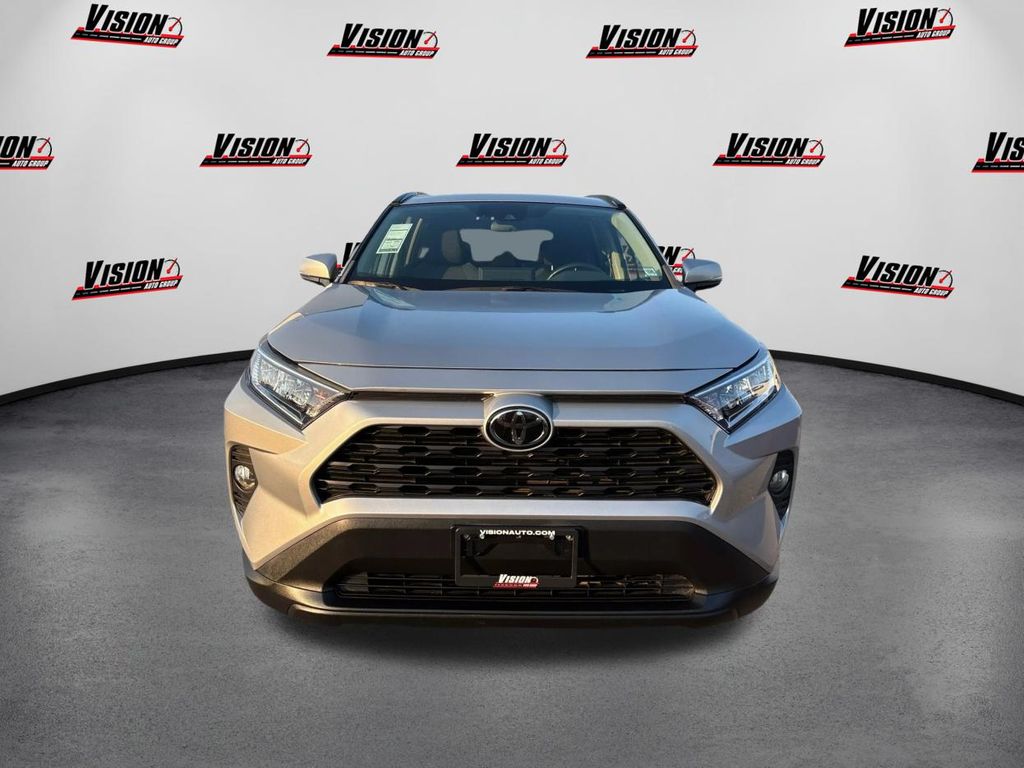 2019 Toyota RAV4 XLE photo 2