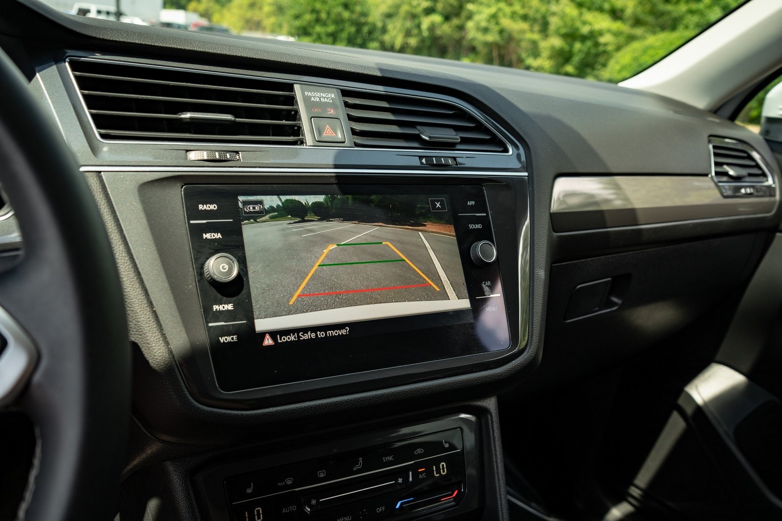 2022 Volkswagen Tiguan SE photo 21