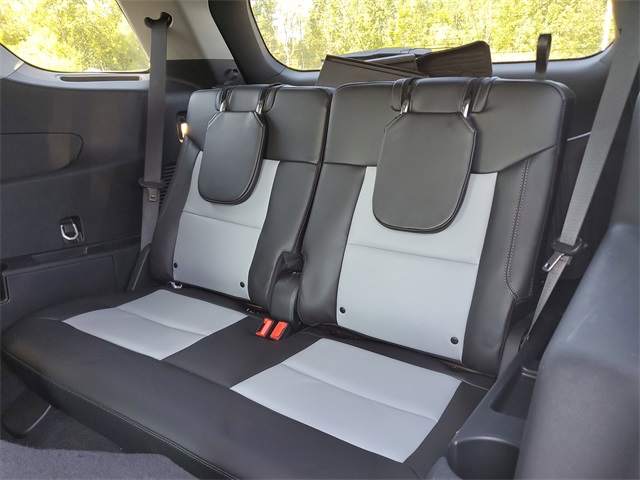 2023 Ford Explorer XLT photo 7