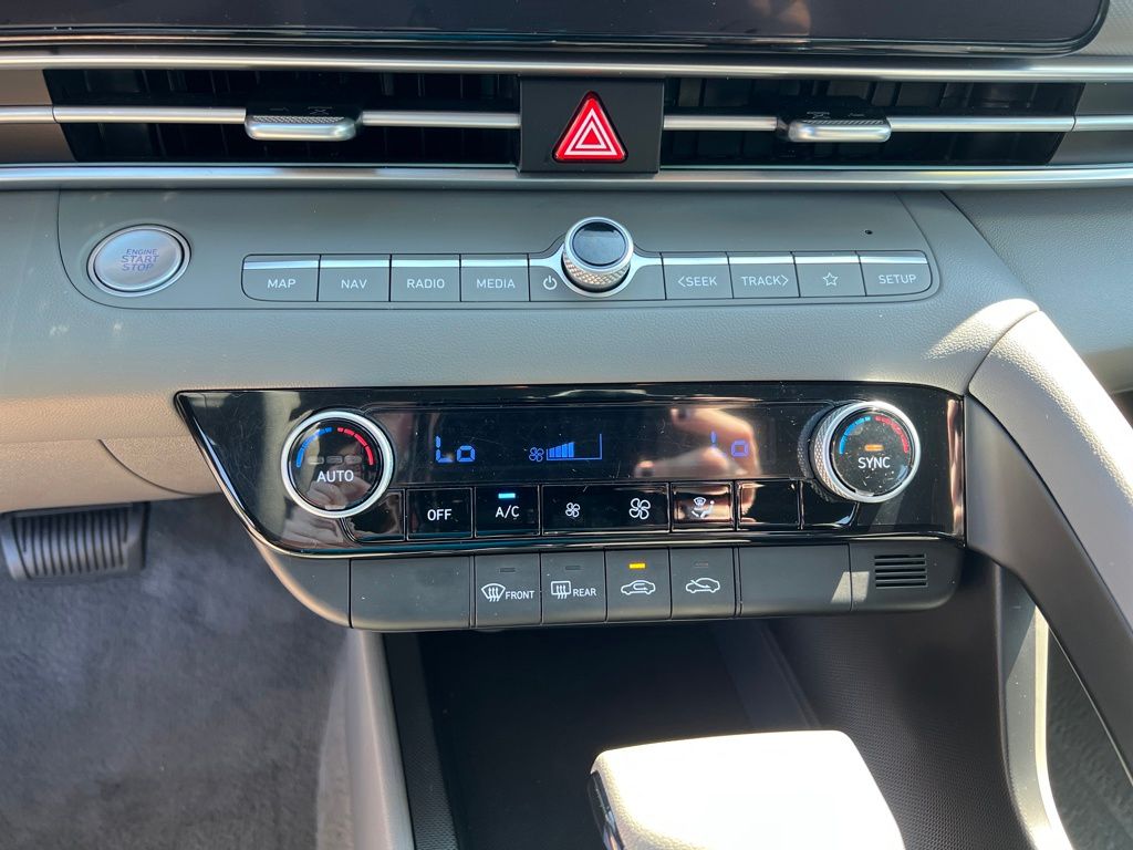 2024 Hyundai Elantra SEL photo 20