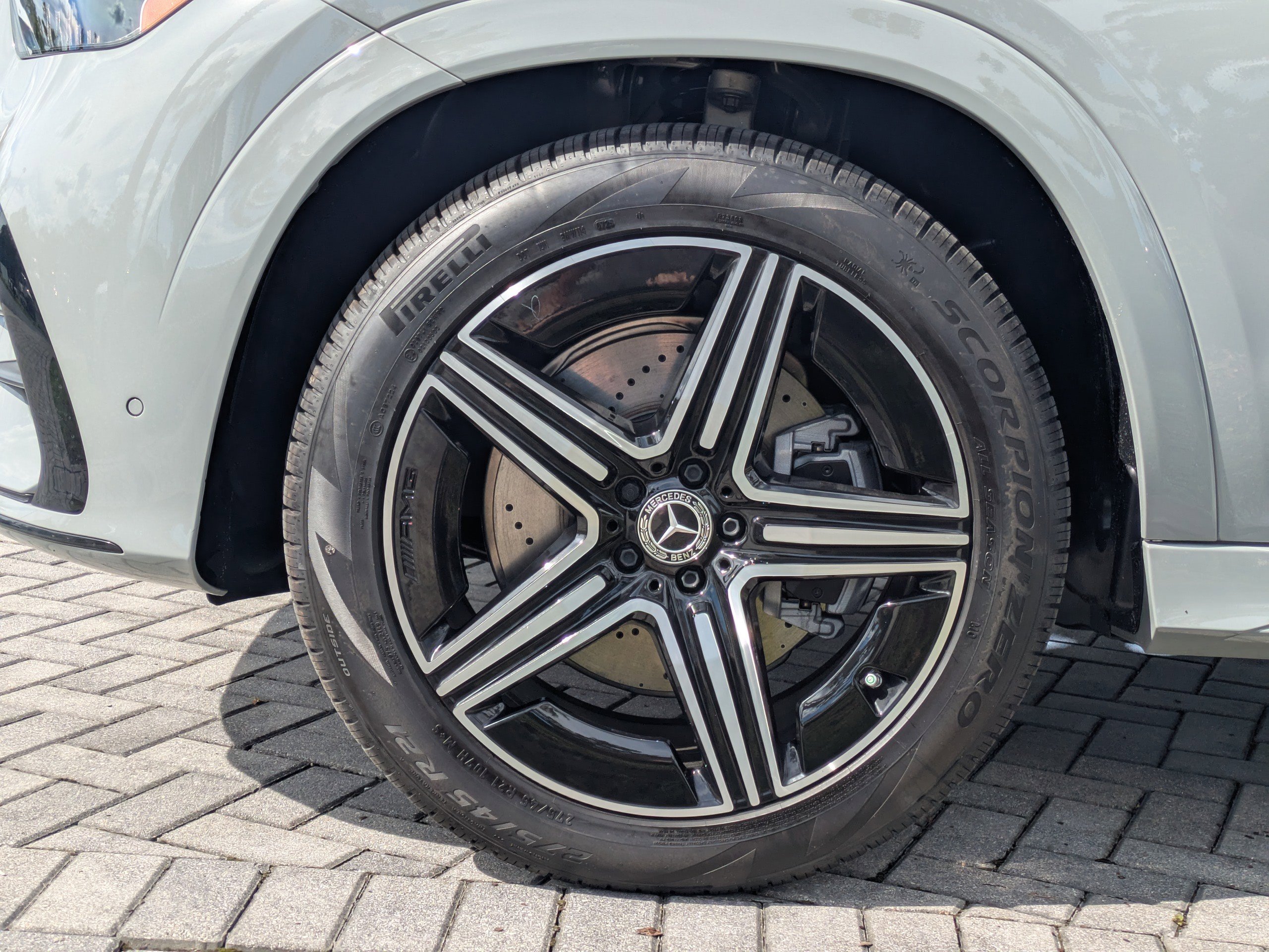 2025 Mercedes Benz GLE 450 4MATIC photo 3