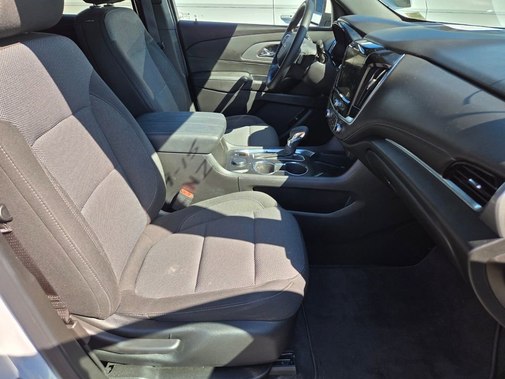 2023 Chevrolet Traverse Cloth photo 3