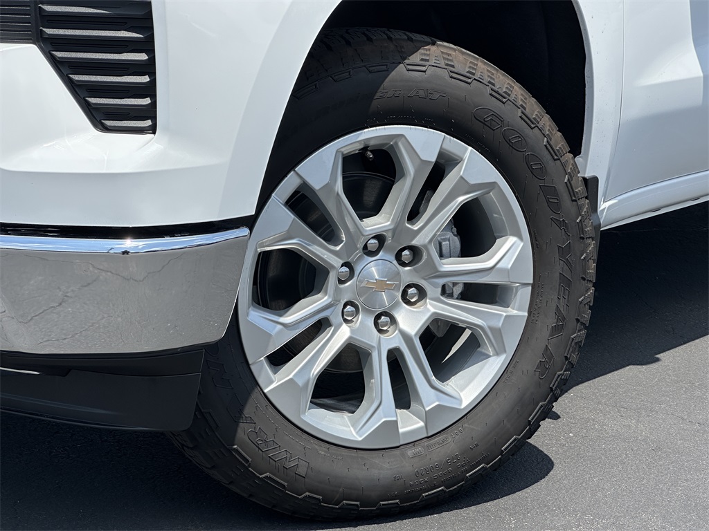 2025 Chevrolet Silverado 1500 LTZ photo 2