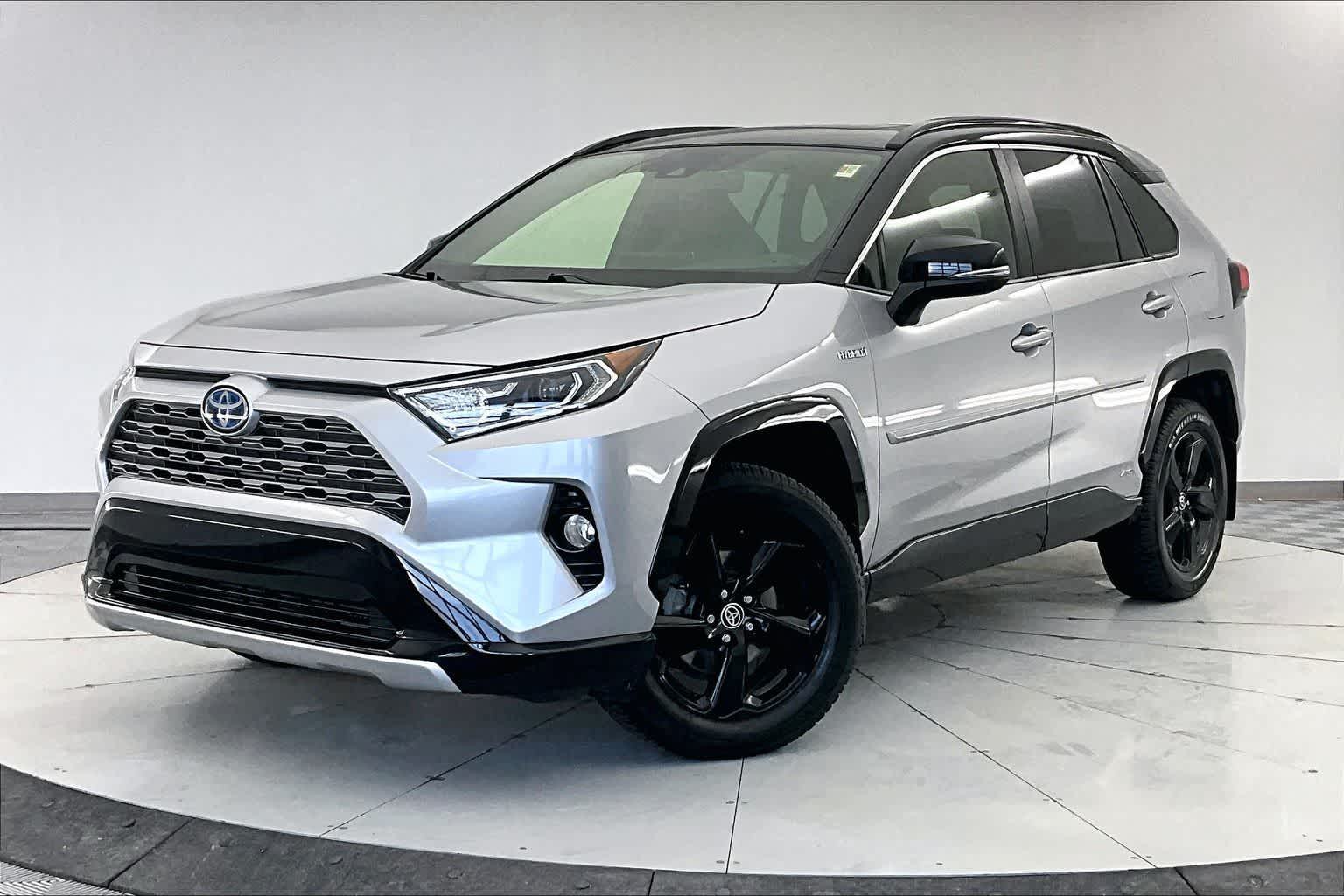 2020 Toyota RAV4 XSE's photo