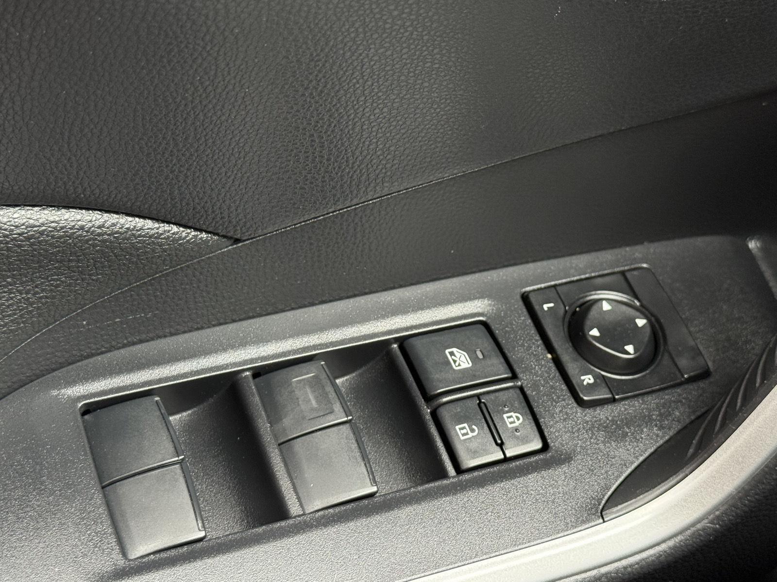 2023 Toyota RAV4 LE photo 17
