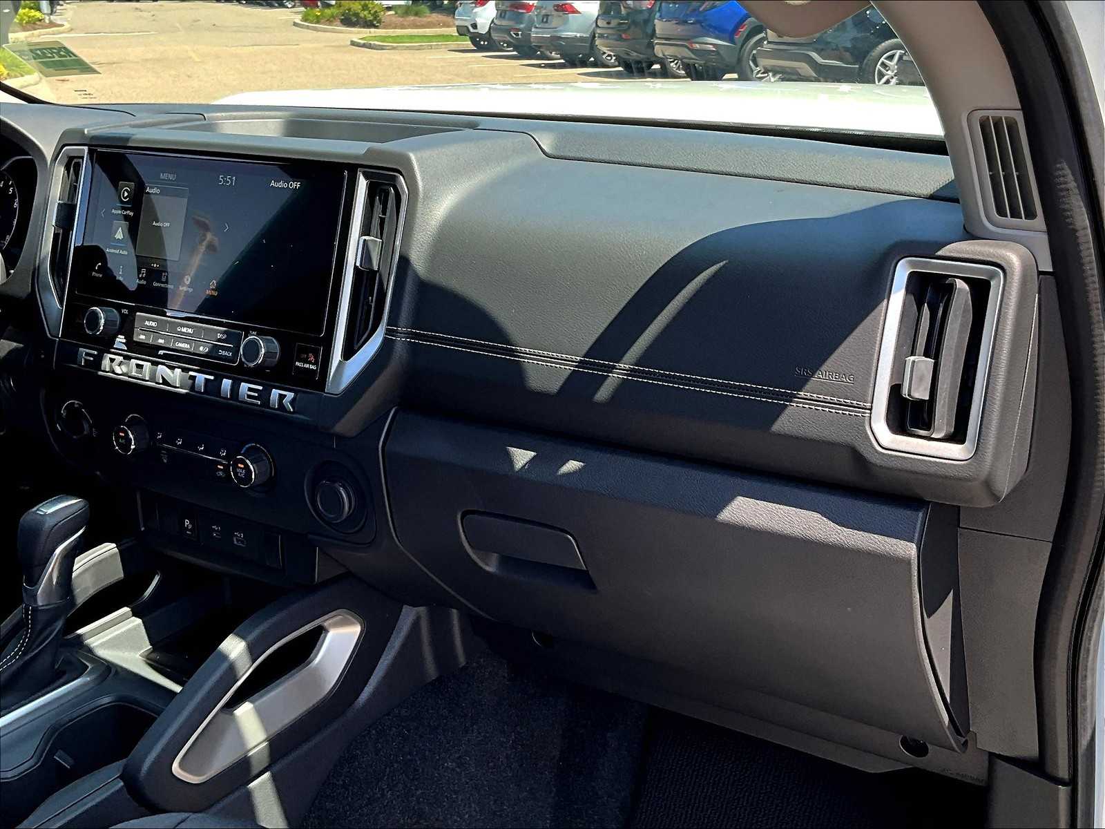 2025 Nissan Frontier SV photo 13