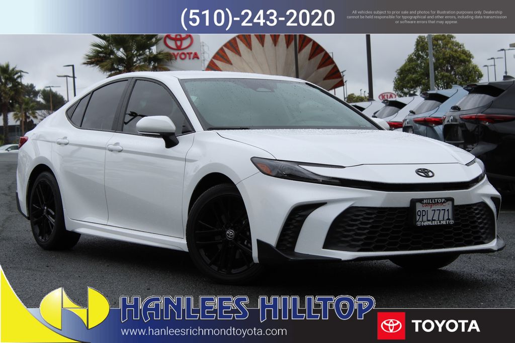 2025 Toyota Camry SE's photo