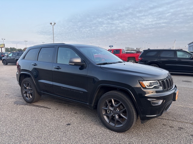 2021 Jeep Grand Cherokee Anniversary Edition photo 4
