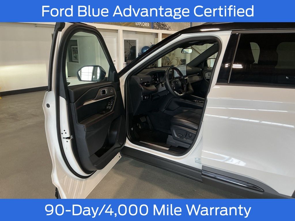 2025 Ford Explorer ST-Line photo 8