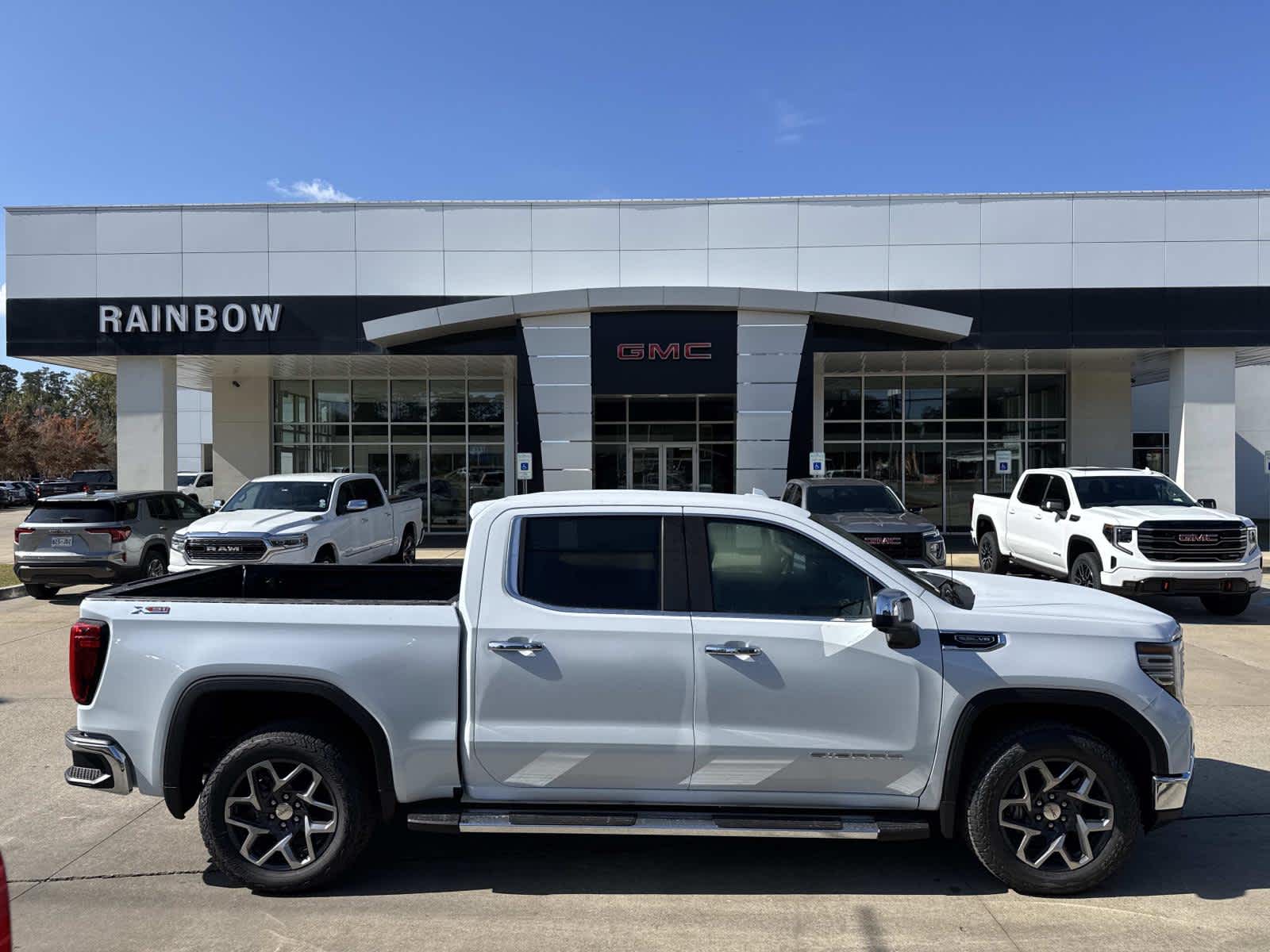 2026 GMC Sierra 1500 SLT's photo