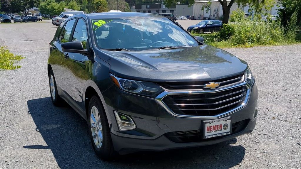 2020 Chevrolet Equinox LS photo 2