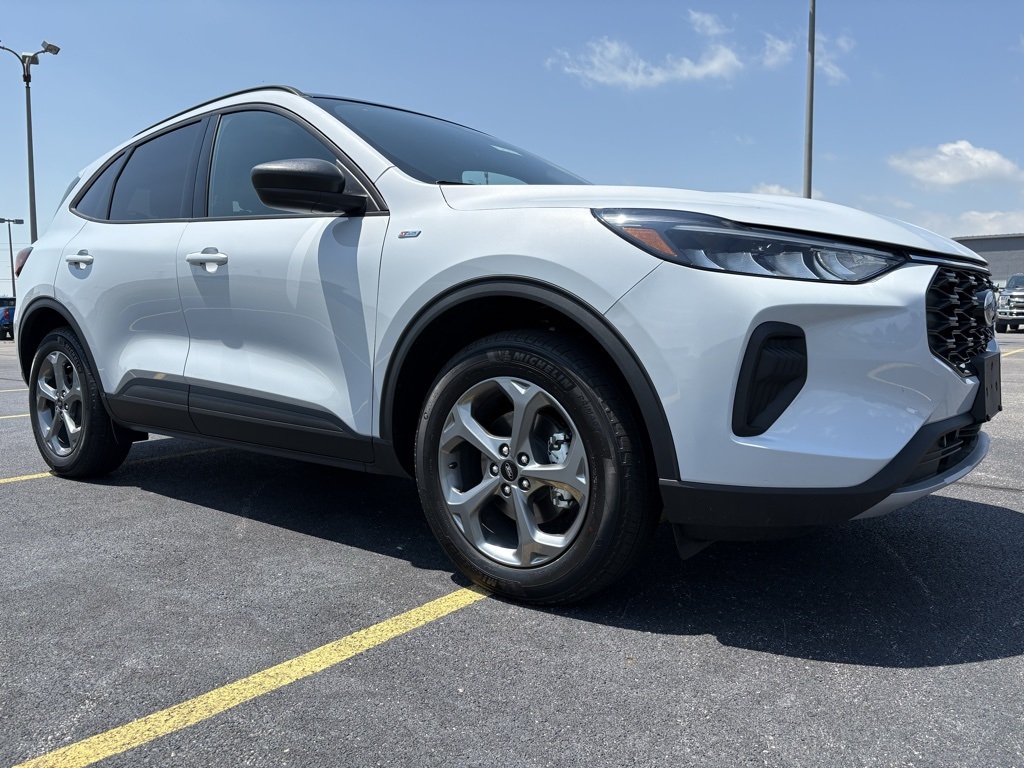 2025 Ford Escape ST-Line photo 3