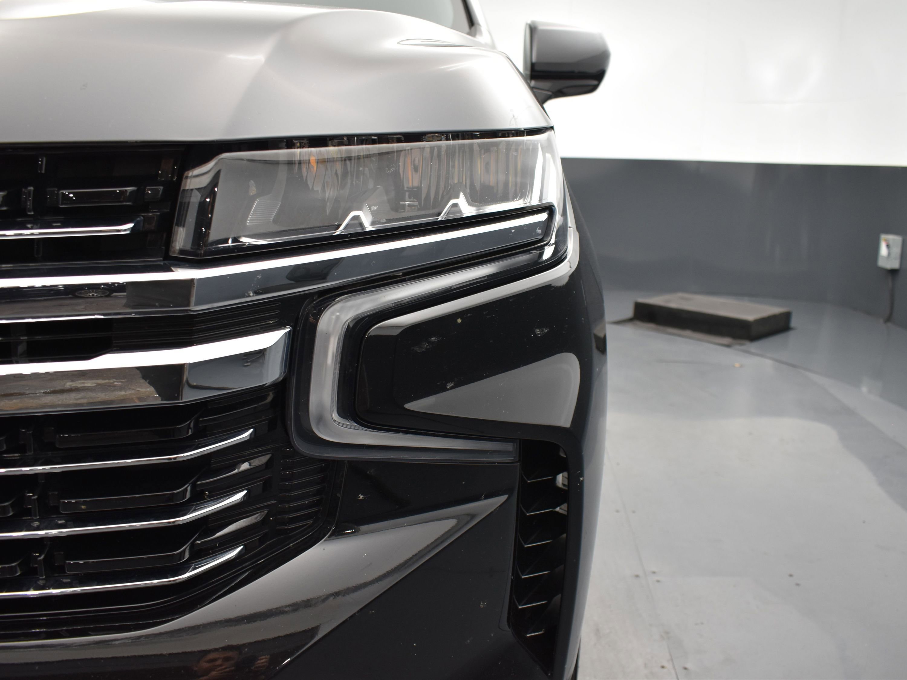 2024 Chevrolet Suburban LT photo 3