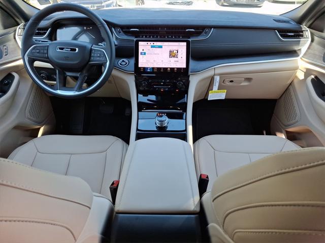 2025 Jeep Grand Cherokee Limited photo 13