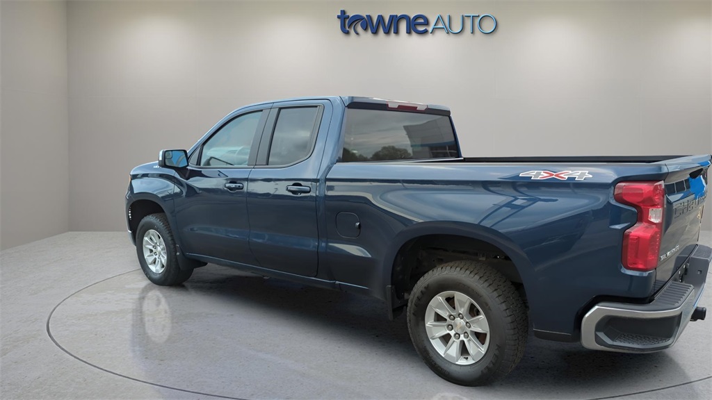 2022 Chevrolet Silverado 1500 LT photo 3